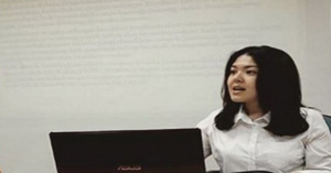  Keren, Tina Toon Sandang Gelar Magister Hukum